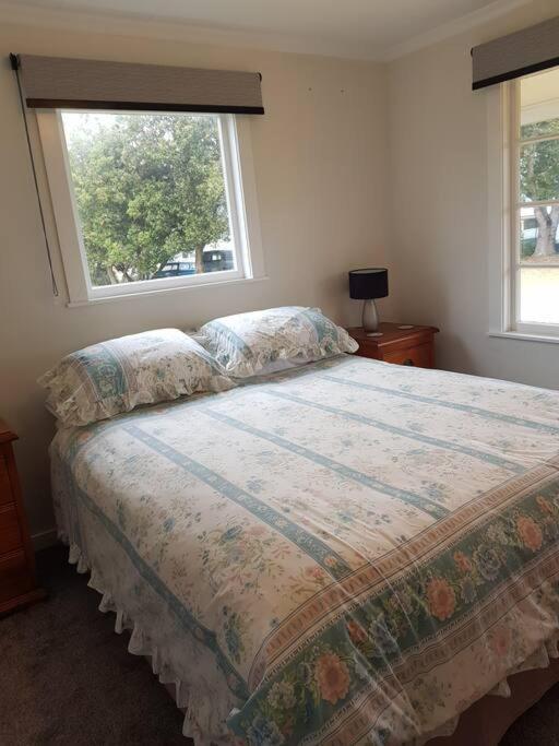 Relaxed Beach Retreat, Mod Family Friendly Bach Foxton Beach Bagian luar foto